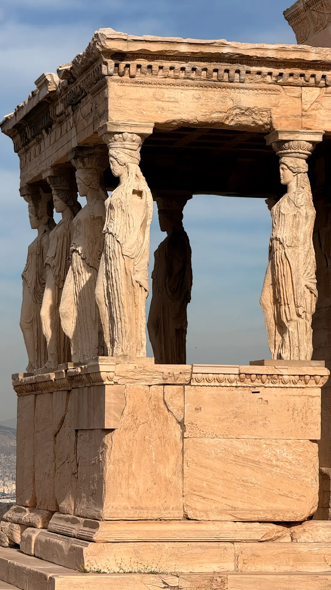 Karyatiden-Halle des Erechtheions im Seitenlicht